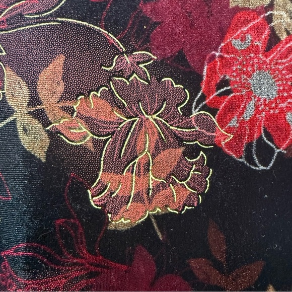 Floral Velvet Blouse - Red and Black - Picture 5 of 10